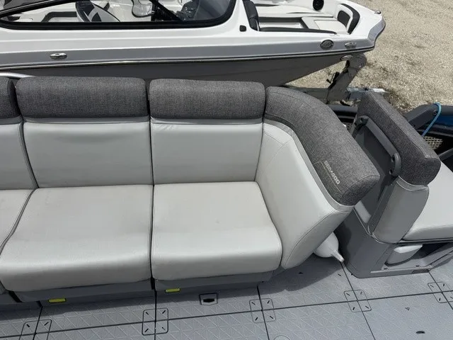 Slide: The Image of Sea-Doo Switch® 16-130 Hp Galvanized 2023 - 21