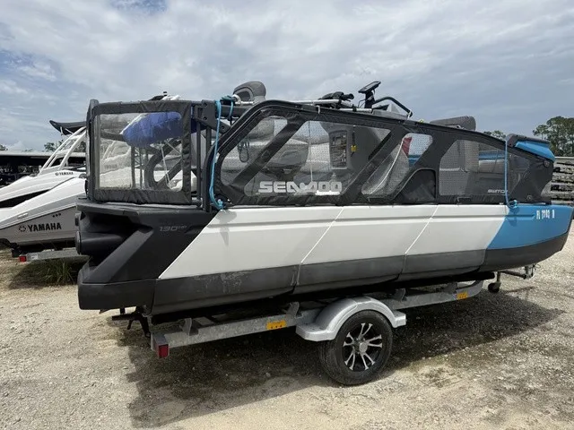 Slide: The Image of Sea-Doo Switch® 16-130 Hp Galvanized 2023 - 14