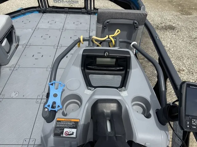 Slide: The Image of Sea-Doo Switch® 16-130 Hp Galvanized 2023 - 24