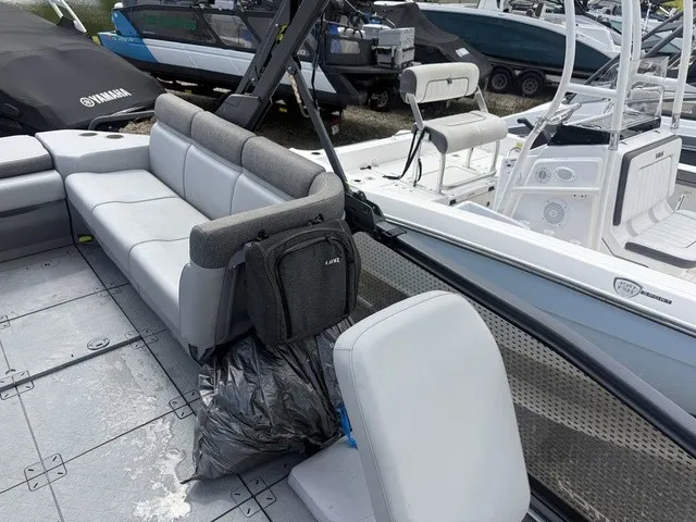 Slide: The Image of Sea-Doo Switch Sport 18 2022 - 18