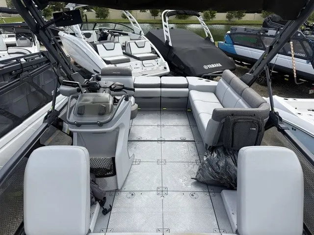 Slide: The Image of Sea-Doo Switch Sport 18 2022 - 16