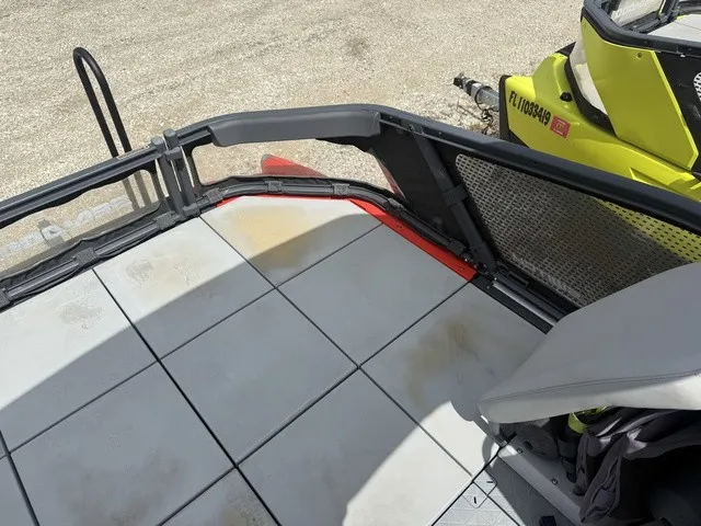 Slide: The Image of Sea-Doo Switch Sport 18 2022 - 33