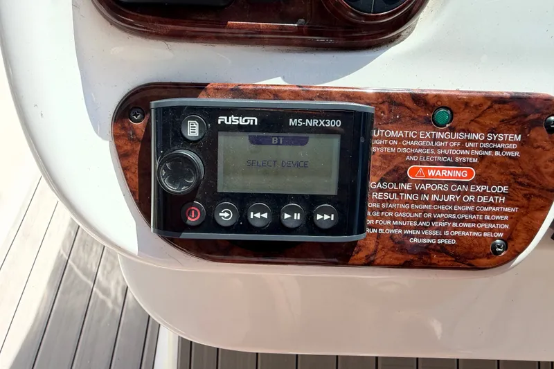 Slide: The Image of Fusion MS-NRX300 stereo system on 2008 Sea Ray 290 SLX boat dashboard. - 20