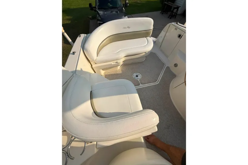 Slide: The Image of 2007 Sea Ray Sundancer 260 boat interior with white seating and carpeted floor. - 20