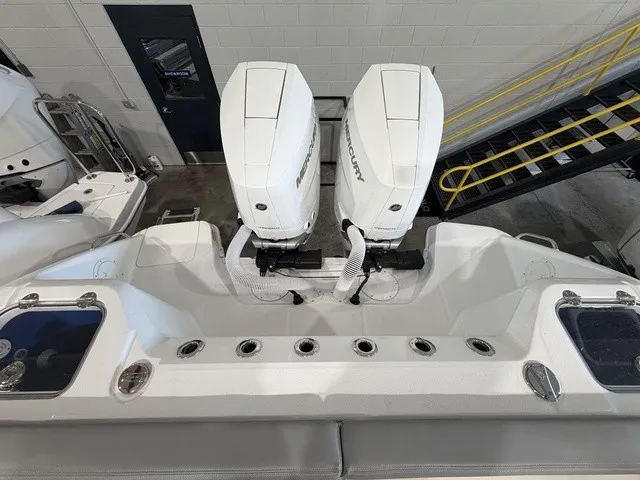 Slide: The Image of Everglades 315 Center Console 2025 - 17