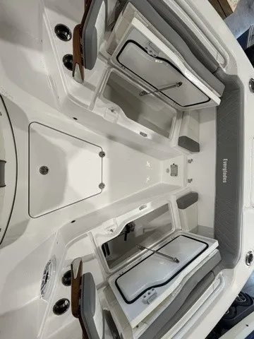 Slide: The Image of Everglades 315 Center Console 2025 - 14