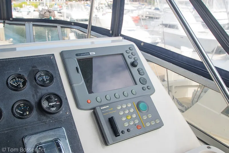 Slide: The Image of Control panel of a 1994 Carver 370 Aft Cabin Motor Yacht with navigation equipment. - 40