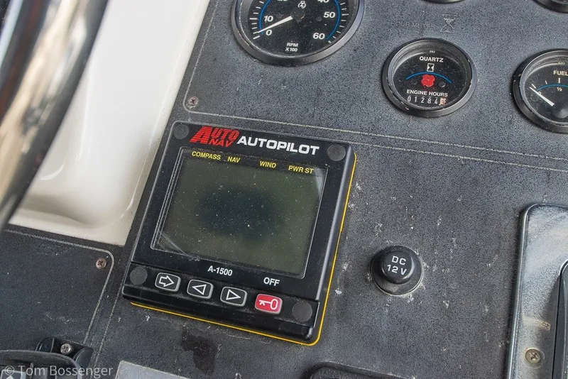 Slide: The Image of Autopilot control panel on 1994 Carver 370 Aft Cabin Motor Yacht dashboard. - 41