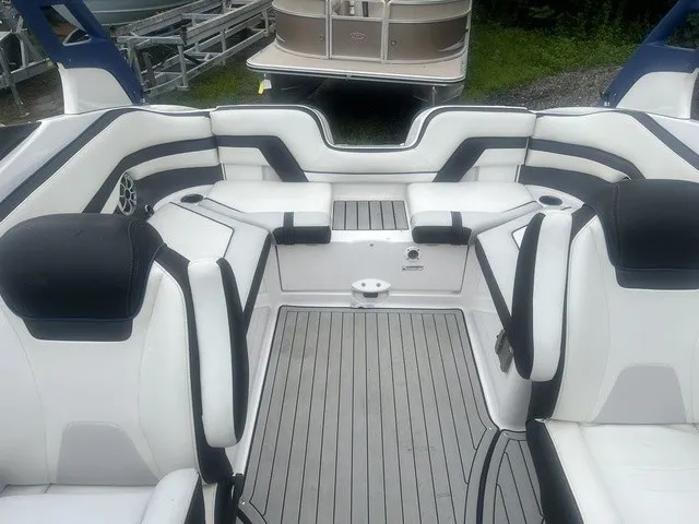 Slide: The Image of Yamaha 242SE 2020 - 8
