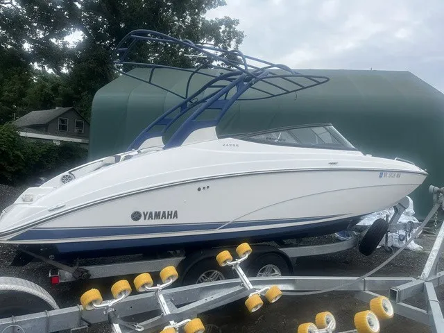 Slide: The Image of Yamaha 242SE 2020 - 2