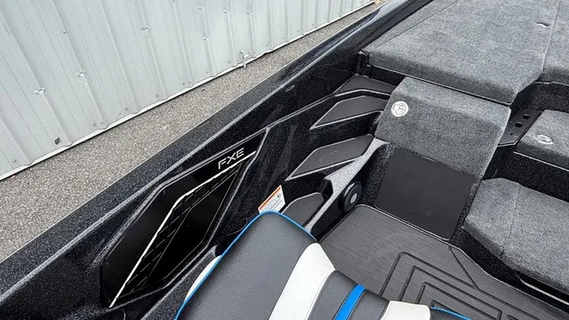Slide: The Image of Skeeter FXE21 Limited 2027 - 19