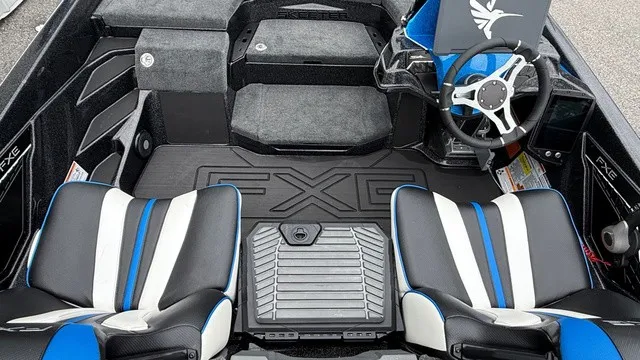 Slide: The Image of Skeeter FXE21 Limited 2027 - 18