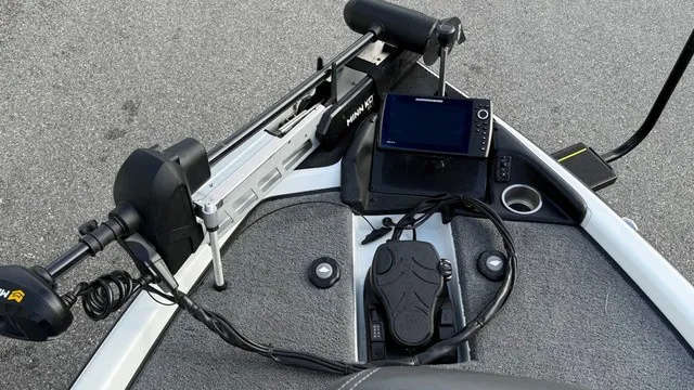 Slide: The Image of Phoenix Bass Boat 721 ProXP 2022 - 17