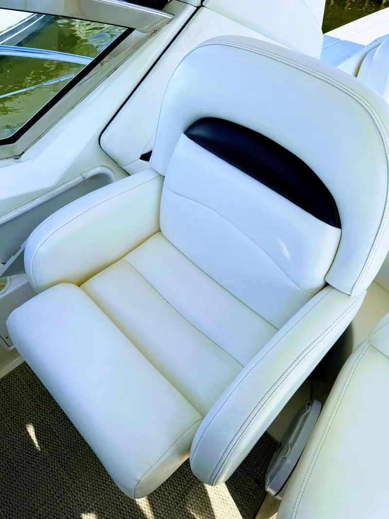 Slide: The Image of A white cushioned boat seat with black accents on a 2005 Sea Ray 390 Sundancer. - 31