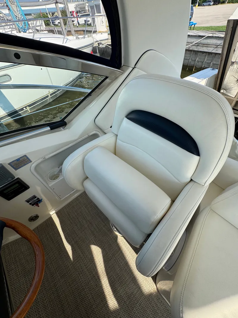 Slide: The Image of The 2005 Sea Ray 390 Sundancer features a sleek white captain's chair with blue accents. - 33