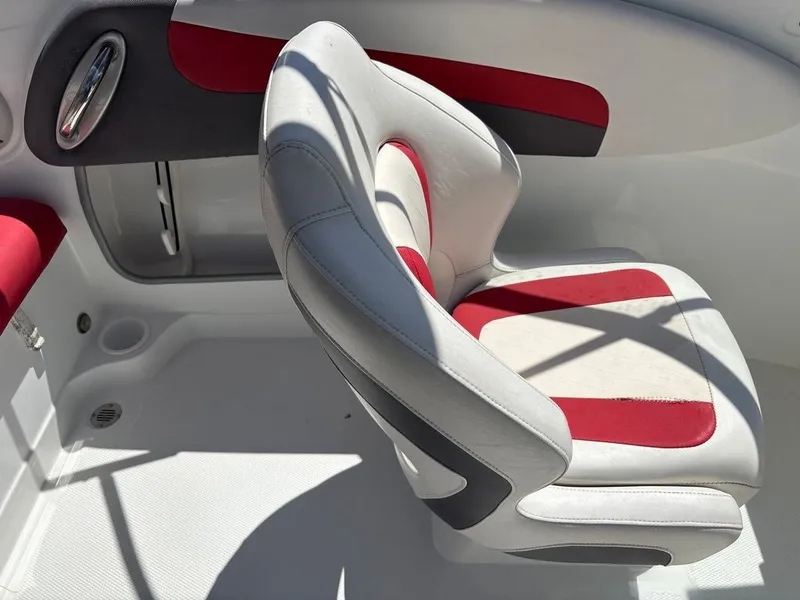 Slide: The Image of Tahoe 550 TF 2018 - 15