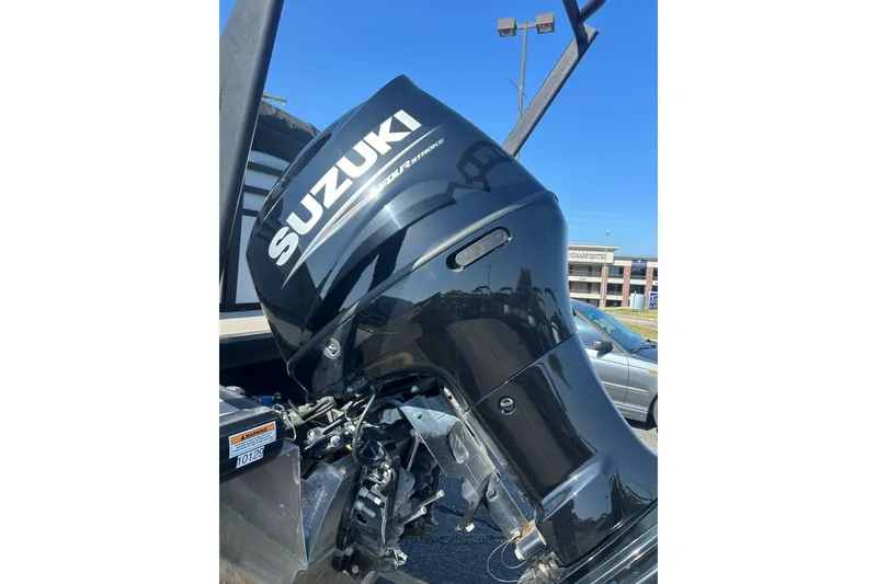 Slide: The Image of Outboard motor on Viaggio Lago X-U 24, 2026 model, featuring Suzuki branding. - 22