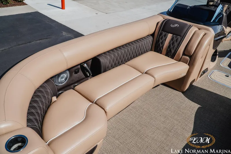 Slide: The Image of Luxurious seating on 2025 Barletta L25MAT pontoon boat at Lake Norman Marina. - 14