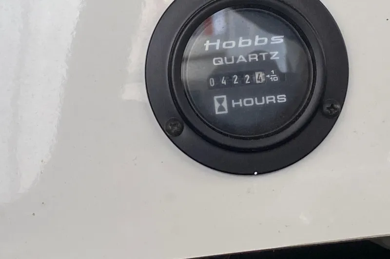 Slide: The Image of Hobbs hour meter displaying 422.4 hours on a 2010 Cobalt 302 boat. - 46