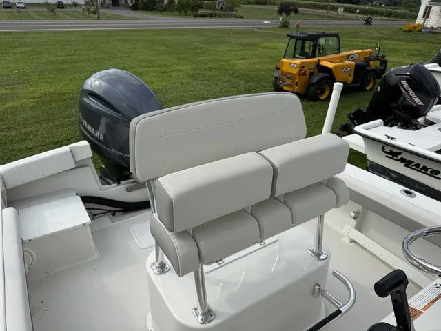 Slide: The Image of Parker Marine 2100 Special Edition 2022 - 17