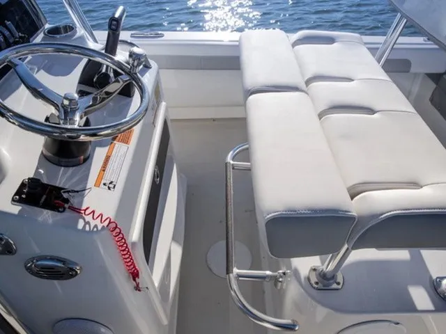 Slide: The Image of Parker Marine 2100 Special Edition 2022 - 4