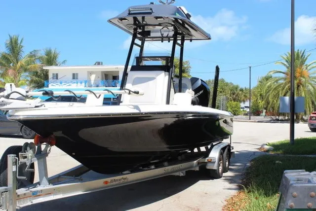 The Image of Shearwater 250 SS Carolina 2023 - 1