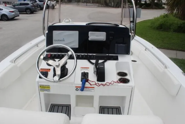 Slide: The Image of Sea Hunt Ultra 229 2021 - 15