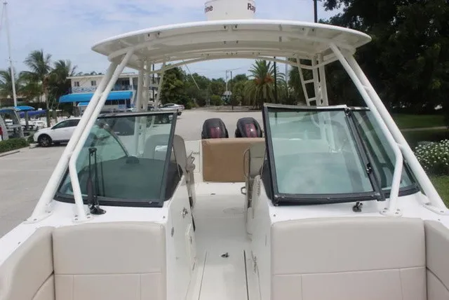 Slide: The Image of Boston Whaler 270 Vantage 2013 - 29