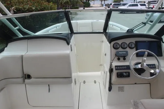 Slide: The Image of Boston Whaler 270 Vantage 2013 - 25