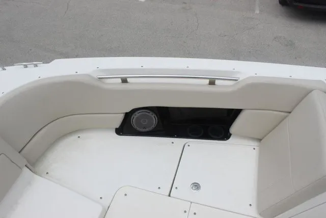 Slide: The Image of Boston Whaler 270 Vantage 2013 - 18