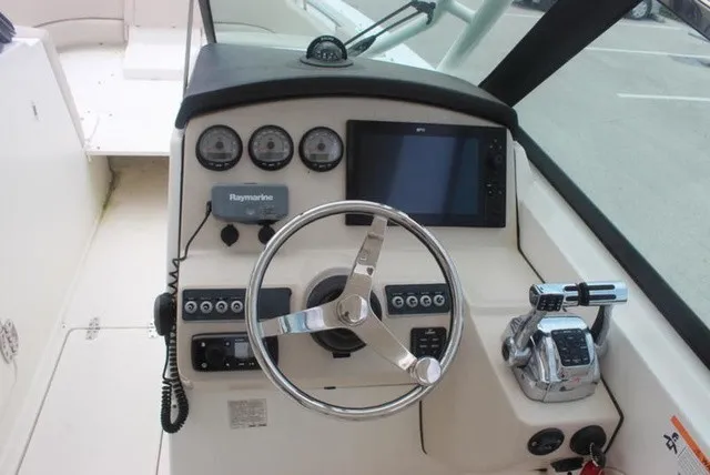 Slide: The Image of Boston Whaler 270 Vantage 2013 - 19