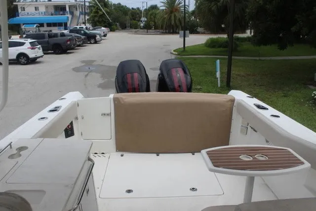 Slide: The Image of Boston Whaler 270 Vantage 2013 - 15