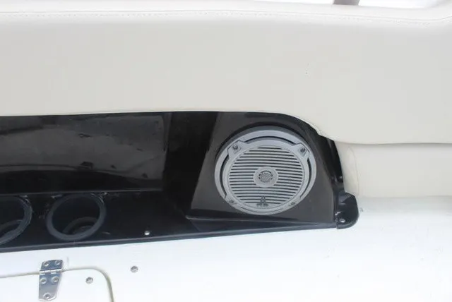 Slide: The Image of Boston Whaler 270 Vantage 2013 - 27