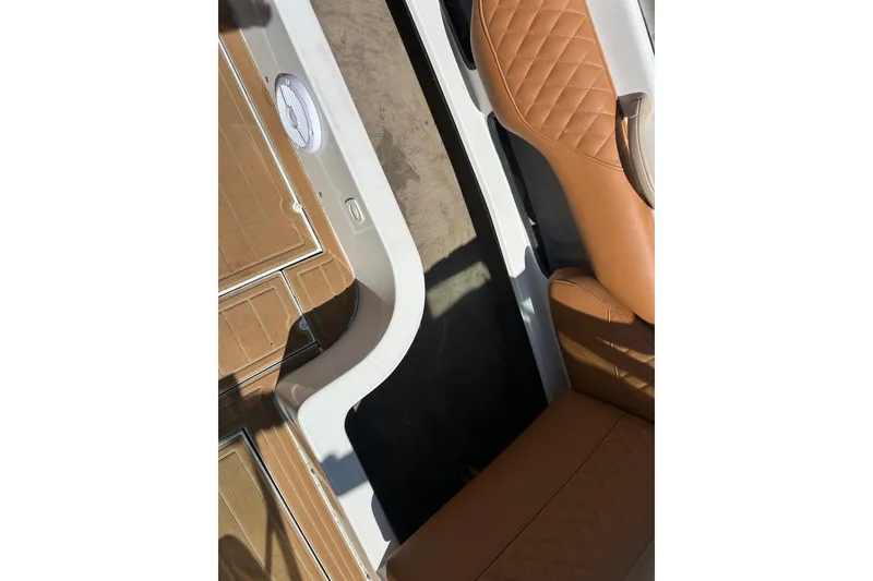 Slide: The Image of Interior of 2000 MasterCraft MariStar 210 VRS with tan leather seating and wood accents. - 20