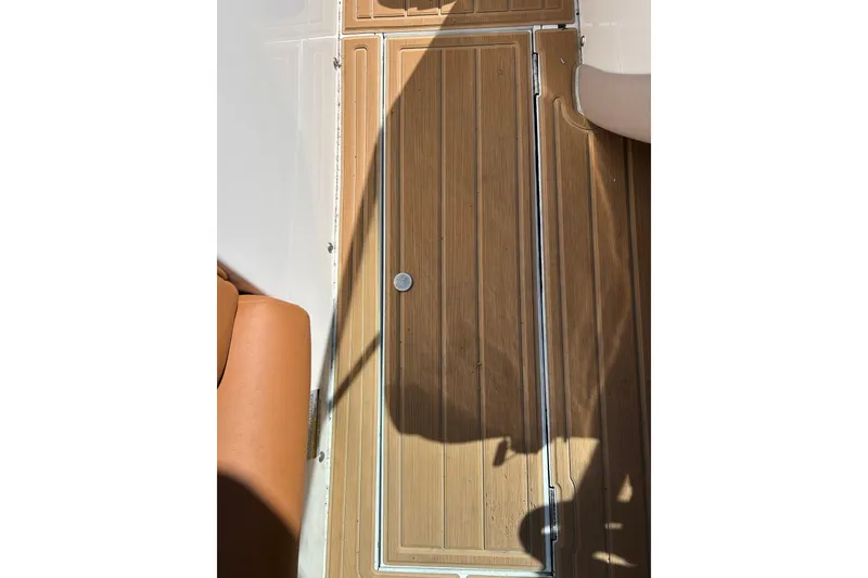 Slide: The Image of Wooden deck of 2000 MasterCraft MariStar 210 VRS boat, featuring sleek design. - 16