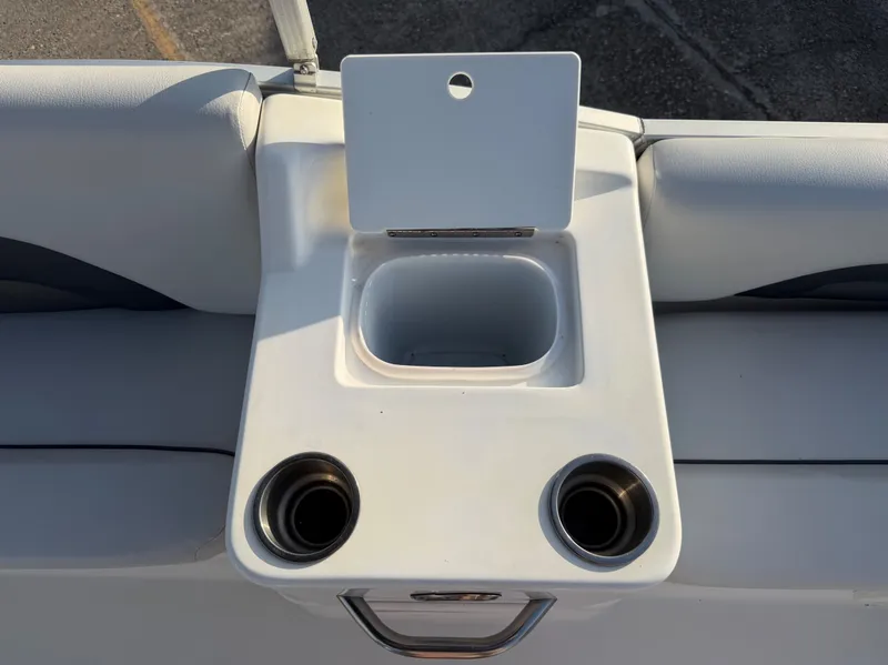 Slide: The Image of Hurricane FunDeck 198 RE 2019 - 14