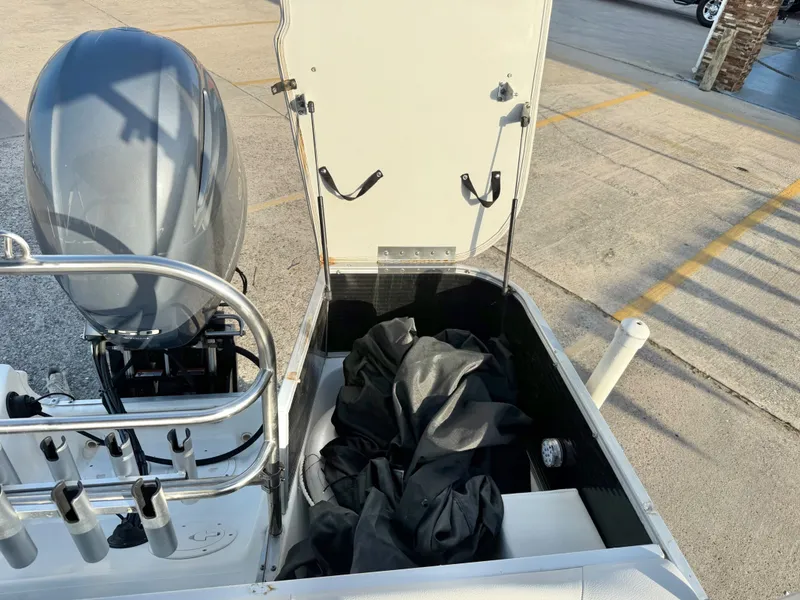 Slide: The Image of Hurricane FunDeck 198 RE 2019 - 18