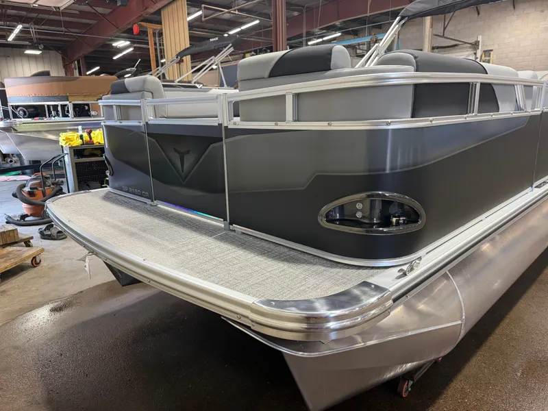 Slide: The Image of Tahoe Sport 2180 Cruise & Honda 4-Stroke EFI 2027 - 33