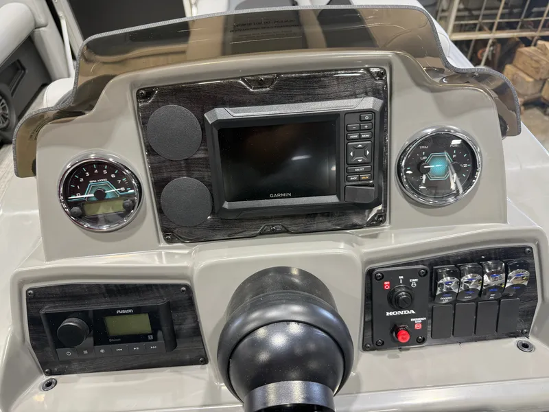 Slide: The Image of Tahoe Sport 2180 Cruise & Honda 4-Stroke EFI 2027 - 16