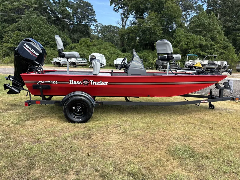 The Image of Tracker Bass Tracker Classic XL 2027 - 1