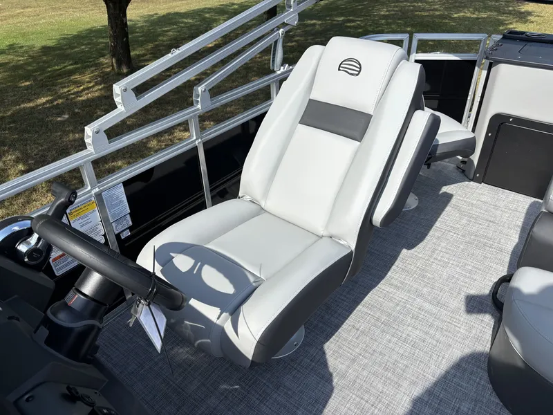 Slide: The Image of Sun Tracker SportFish 20 DLX 2026 - 15