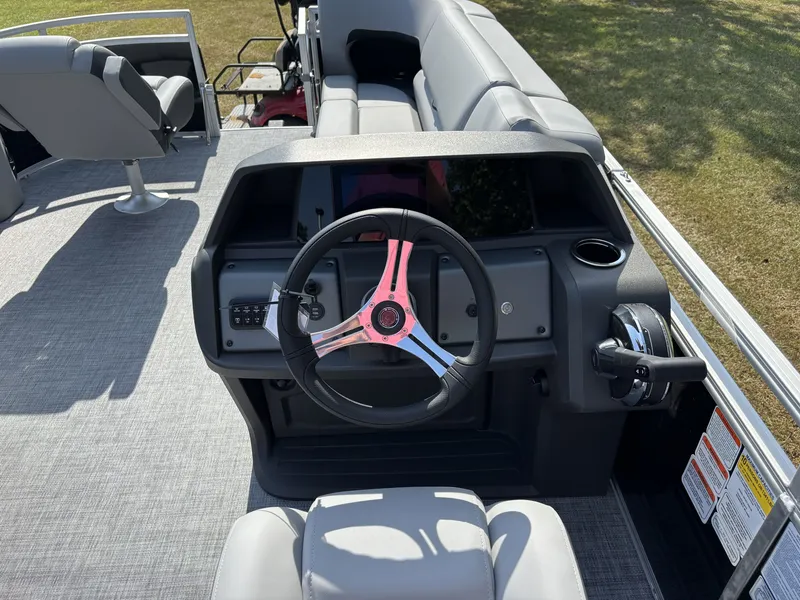 Slide: The Image of Sun Tracker SportFish 20 DLX 2026 - 14