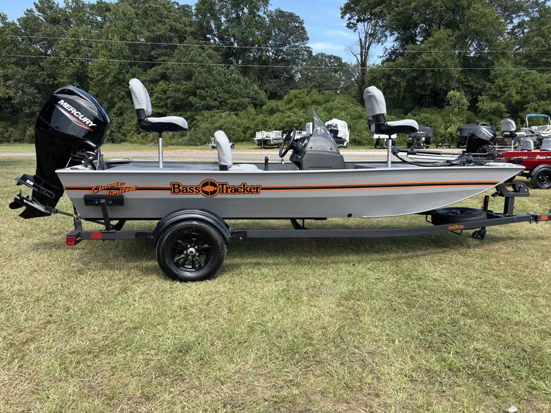The Image of Tracker Bass Tracker Classic Limited 2027 - 1