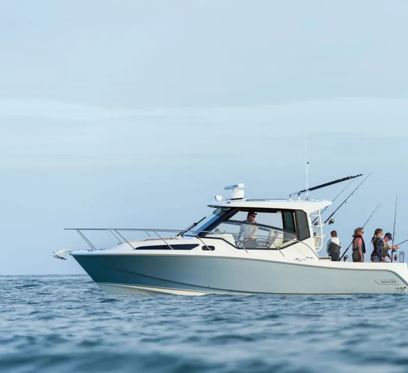 The Image of Boston Whaler 325 Conquest 2027 - 1