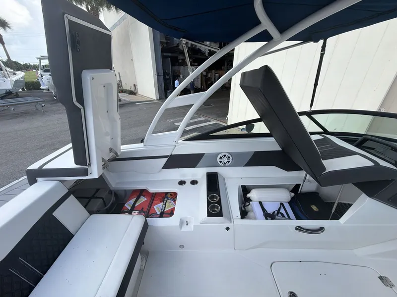 Slide: The Image of Monterey M-225 2024 - 19