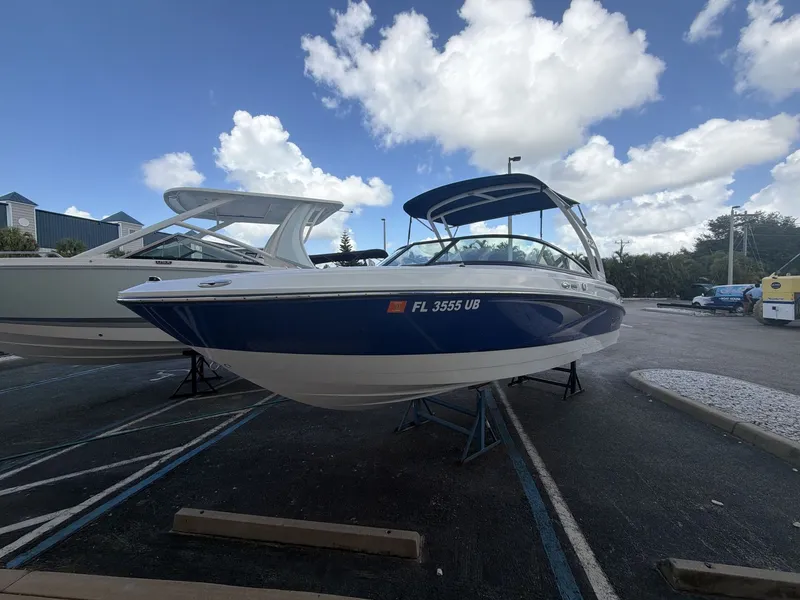 The Image of Monterey M-225 2024 - 1