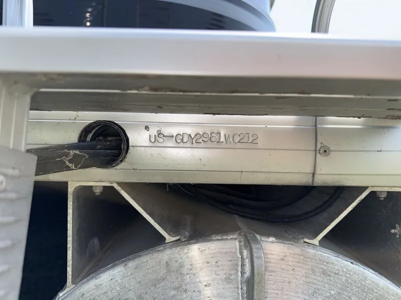 Slide: The Image of Sweetwater 220SL 2012 - 20