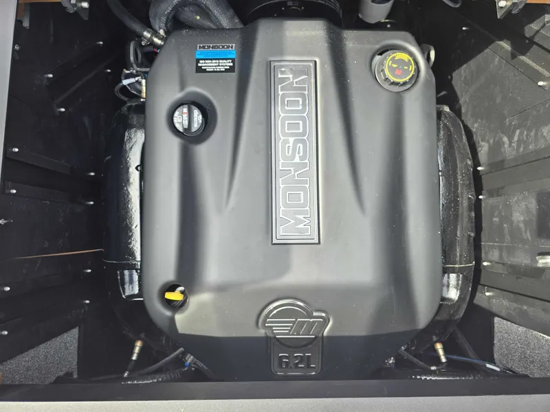 Slide: The Image of Malibu Wakesetter 23 LSV 2027 - 16