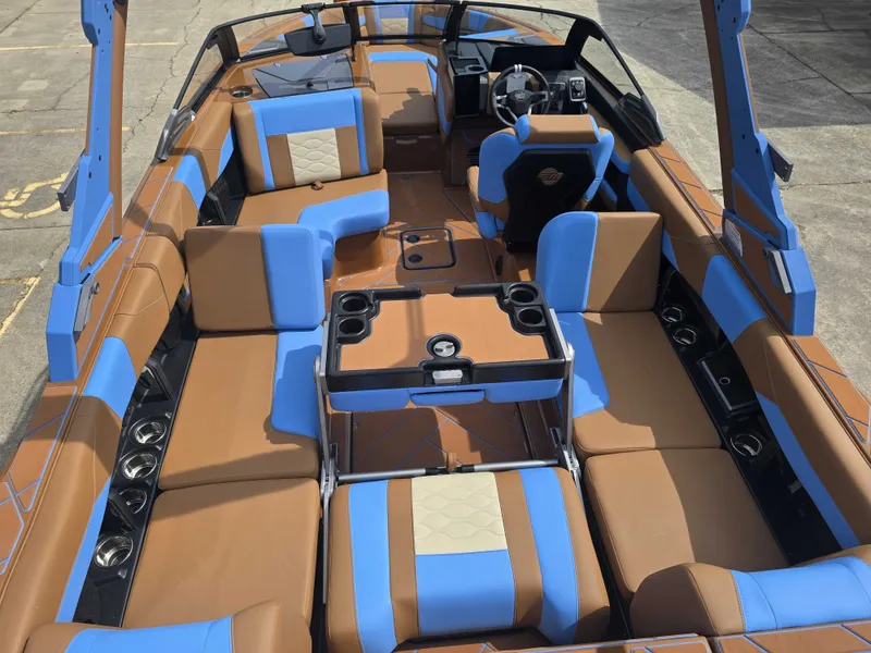 Slide: The Image of Malibu Wakesetter 23 LSV 2027 - 13