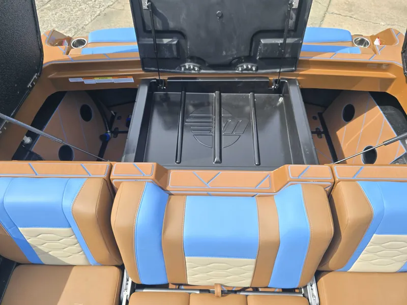 Slide: The Image of Malibu Wakesetter 23 LSV 2027 - 15